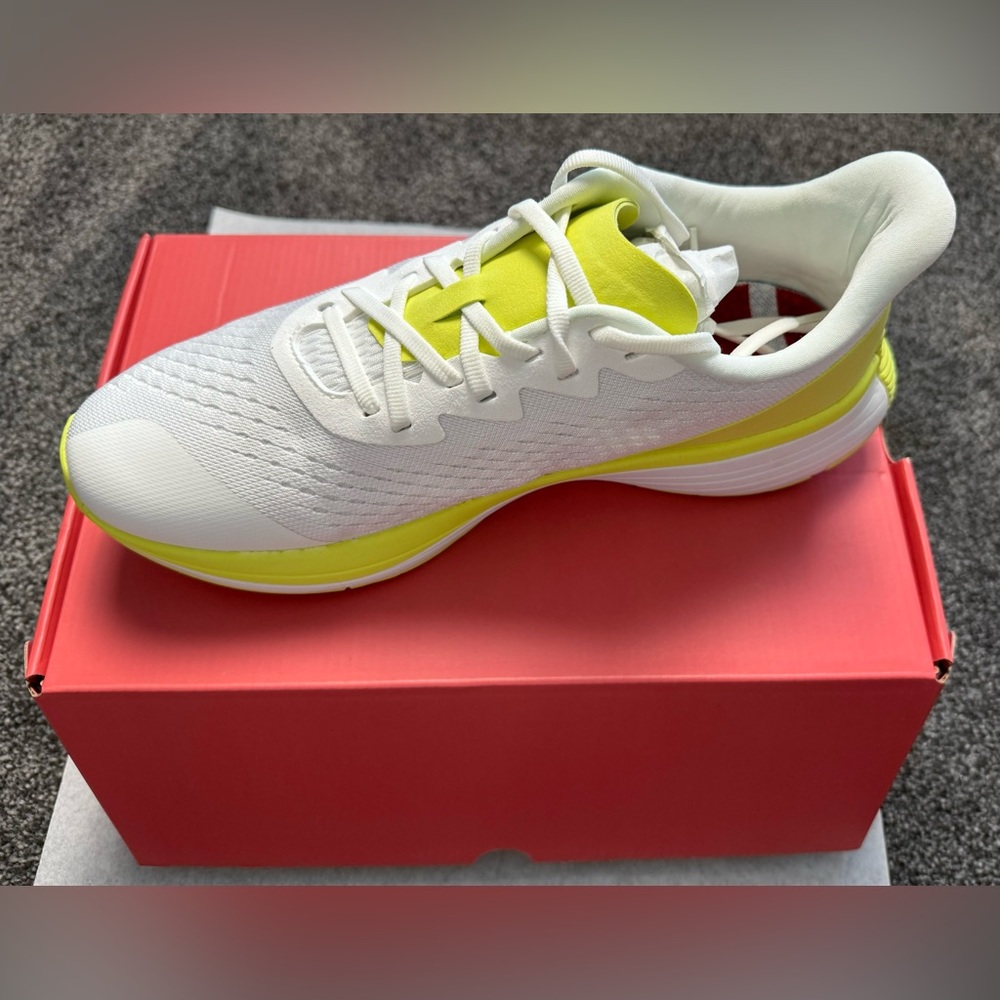 Lane-Eight NIB The RELAY TRAINER Woman’s‎ US 9.5 Running Shoes Key Lime Vegan